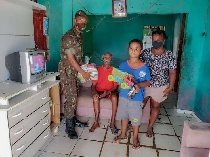 Imagem ilustrativa da imagem BATALHÃO DO EXÉRCITO ARRECADA E DISTRIBUI ALIMENTOS PARA FAMÍLIAS DO SERTÃO