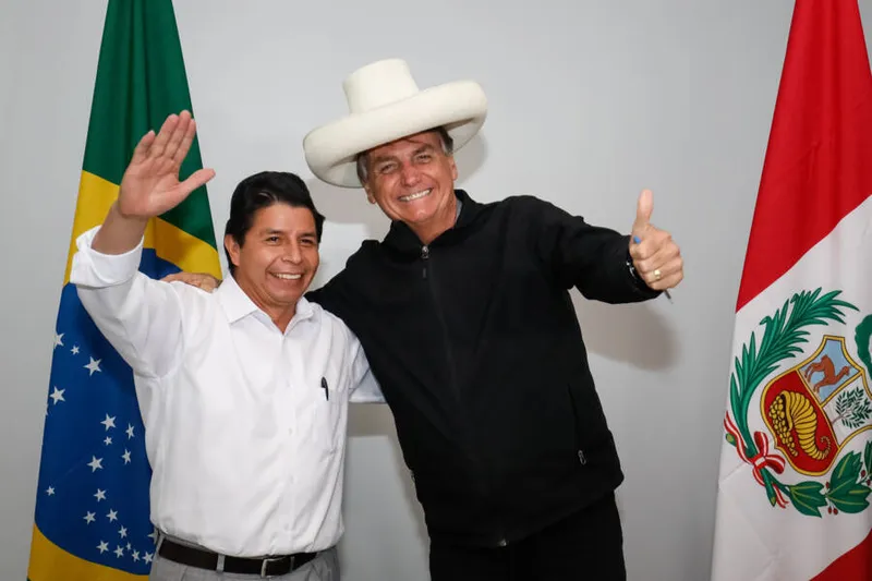 (Porto Velho - RO, 03/02/2021) Presidente da República Jair Bolsonaro cumprimenta o Presidente da República do Peru, Pedro Castilho.
Foto: Alan Santos/PR