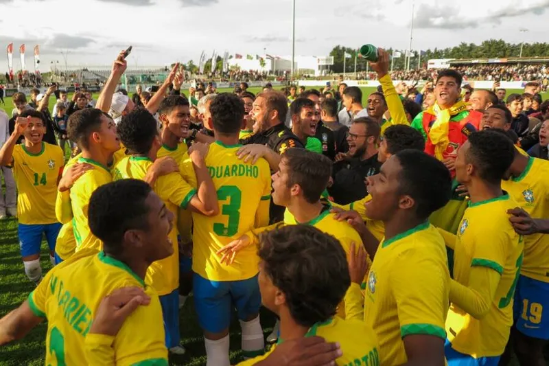 Seleção Brasileira sub-17 bateu a rival Argentina e levou o troféu do Torneio de Montaigu, na França