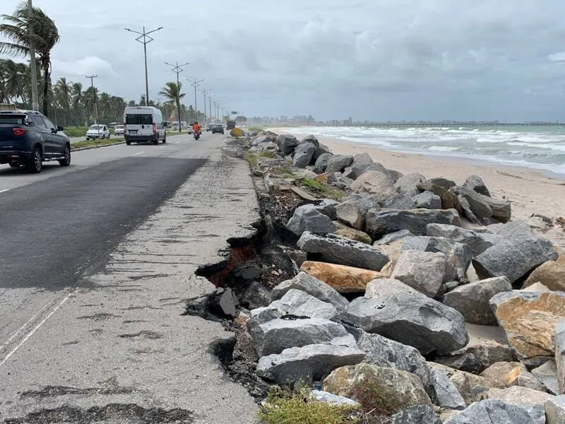 Imagem ilustrativa da imagem CALÇADÃO DA AVENIDA DEVERÁ RECEBER OBRAS DE CONTENÇÃO