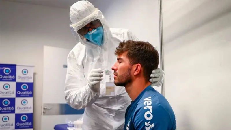 Presidente da Comissão Médica da CBF, Jorge Pagura alerta para riscos da variante ômicron