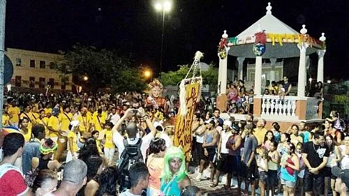 Imagem ilustrativa da imagem CIDADES COM MAIS CASOS E MORTES POR COVID-19 CANCELAM CARNAVAL
