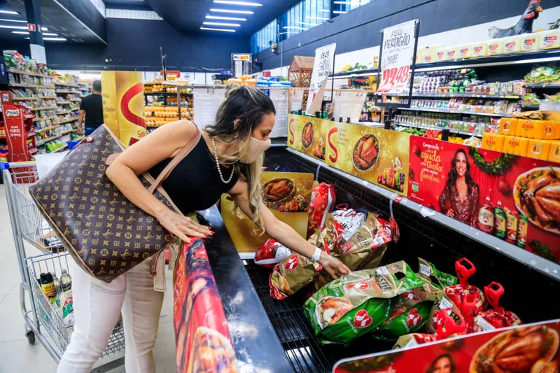 Maceió, 17 de dezembro de 2021
Peru de Natal, no supermercado Unicompra na Avenida Tomás Espíndola, 472 - Farol, Maceió - AL - Brasil.
Foto:@Ailton Cruz