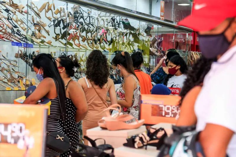 Sozinho, o comércio liderou a criação de vagas com carteira assinada, com 1.674 postos