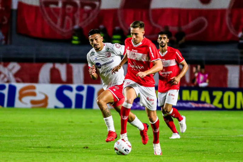 Maceió, 27 de abril de 2022
Lance do jogo entre CRB e Nautico, partida válida pela 4ª rodada da Série B do Campeonato Brasileiro, realizada no Estádio Rei Pelé em Maceió, Alagoas - Brasil.
Foto: Ailton Cruz