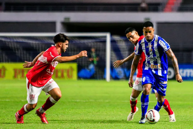 Maceió, 05 de fevereiro de 2022
Lance do jogo entre CSA e CRB, partida válida pela 3º Rodada do Campeonato Alagoano, de 2022 realizada no Estádio Rei Pelé em Maceió. Alagoas - Brasil.
Foto: Ailton Cruz