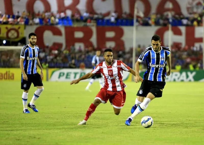 Tricolor e Galo da Praia se encontraram pela última vez em 2015, quando o Grêmio venceu por 3 a 1, na Copa do Brasil