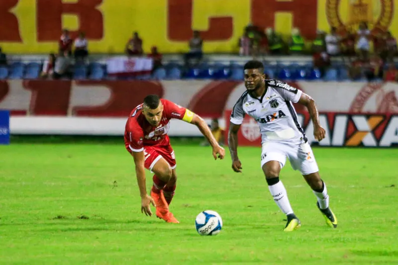 Maceió, 10 de maio de 2018
Lance do jogo entre CRB e Ceará, partida válida pela Quartas de Final da Copa do Nordeste 2018, realizada no Estádio Rei Pelé. Alagoas - Brasil.
Foto: ©Ailton Cruz