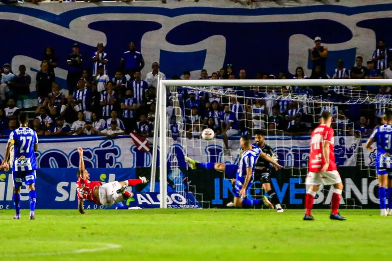 Murici-AL, 06 de abril de 2022
Lance do jogo entre CSA e CRB, partida válida pela Semifinal do Campeonato Alagoano, de 2022 realizada no Estádio Rei Pelé, em Maceió. Alagoas - Brasil.
Foto: Ailton Cruz