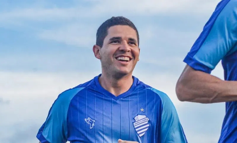 Depois de conquistar o acesso pelo Avaí, lateral Diego Renan vestirá azul em Alagoas