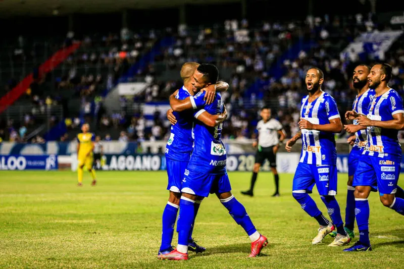 Azulão vai defender a invencibilidade de três anos sobre o Galo, neste sábado (2), às 17h, no Estádio Rei Pelé