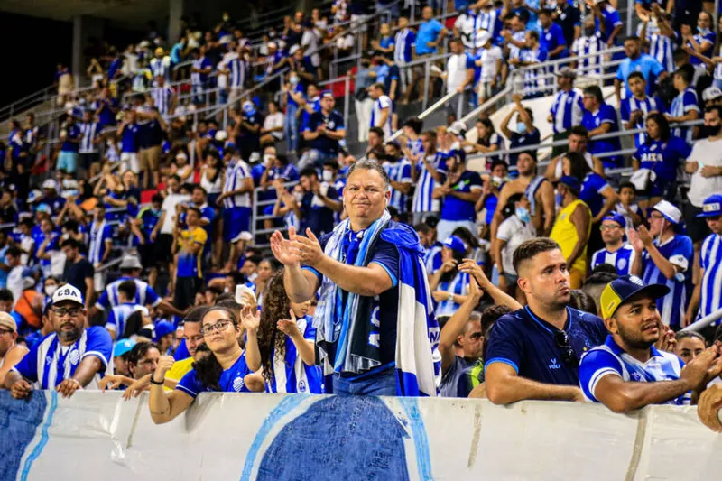 Torcida azulina compareceu com efetividade ao Trapichão, ainda sonhando com o acesso