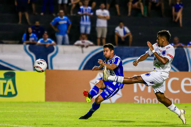 Maceió, 02 de marco de 2022
Lance do jogo entre CSA e Cruzeiro de Arapiraca, partida válida pela 5º Rodada do Campeonato Alagoano, de 2022 realizada no Estádio Rei Pelé em Maceió. Alagoas - Brasil.
Foto: Ailton Cruz