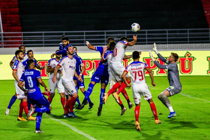 Maceió, 23 de março de 2021
Lance do jogo entre CSA e Bahia. Partida válida pela 5ª Rodada da Copa do Nordeste,  realizada no Estádio Rei Pelé em Maceió. Alagoas – Brasil.
Foto: Ailton Cruz