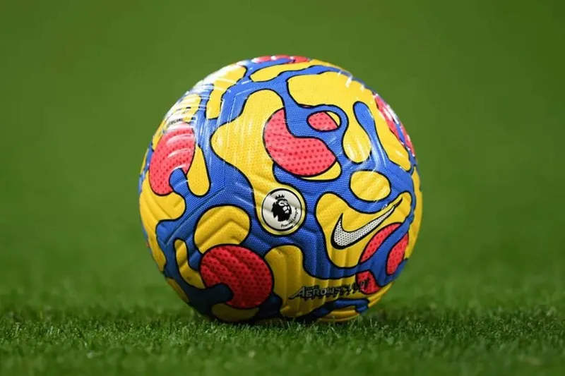 Mundo do futebol corre o risco de parar novamente, por conta do avanço de uma nova variante da Covid-19