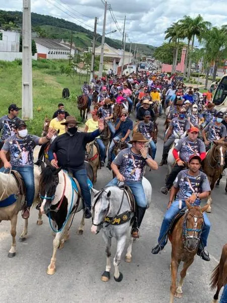 VI Cavalgada em Viçosa reuniu mais de 200 cavaleiros e amazonas pelas ruas da cidade