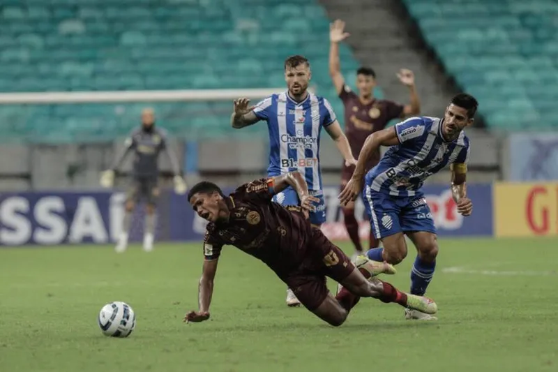 Após abrir o placar, Azulão do Mutange assiste ao Esquadrão ter jogador expulso e mesmo assim conseguir empatar