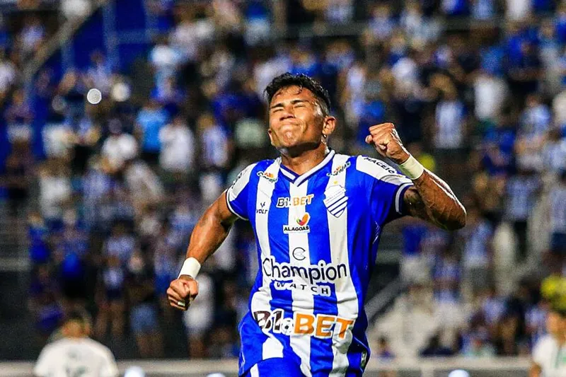 Lucas Marques fez o segundo gol do CSA, que decretou a vitória azulina por 2 a 0
