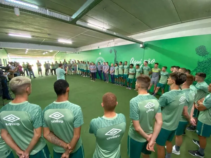 Chapecoense suspendeu as atividades presenciais após 24 casos de Covid-19 em jogadores e funcionários