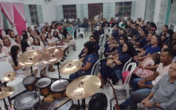 Momento da celebração do 10° aniversário do Departamento de Senhoras Louvores de Sião e círculo de oração