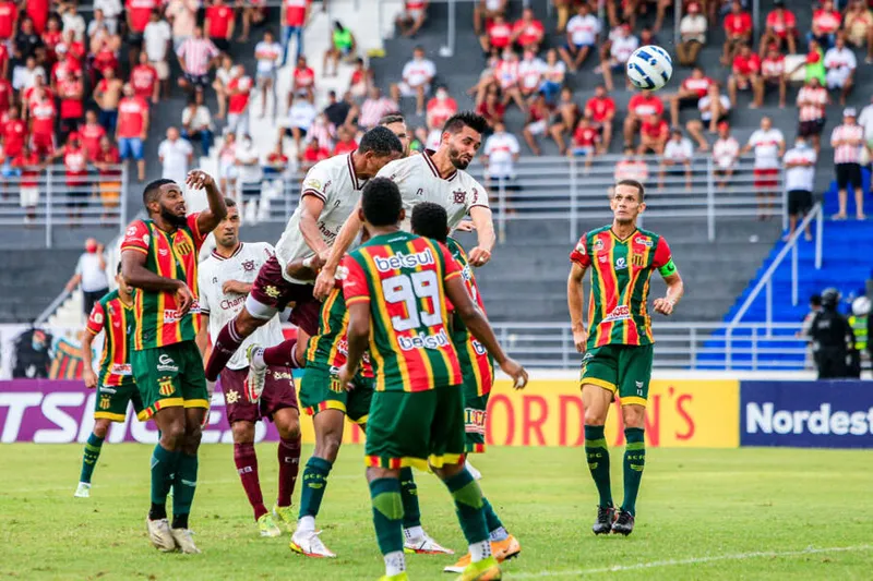 Maceió, 05 de março de 2022
Lance do jogo entre CRB e Sampaio Corrêa, partida válida pela 7ª rodada da Copa do Nordeste, realizada no Estádio Rei Pelé em Maceió, Alagoas - Brasil.
Foto: Ailton Cruz