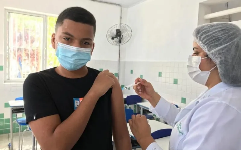 Imagem ilustrativa da imagem EM MACEIÓ, 88,7% DO PÚBLICO VACINÁVEL TOMOU 1ª DOSE DE IMUNIZANTES CONTRA A COVID