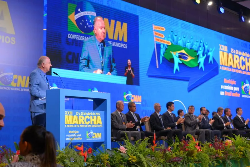 Imagem ilustrativa da imagem EM MARCHA, PREFEITOS DEFENDEM MEDIDAS QUE DÃO FÔLEGO ÀS CONTAS