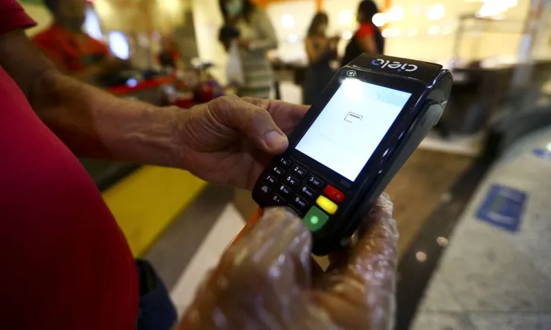 O cartão de crédito permanece como o principal fator gerador de dívidas do maceioense