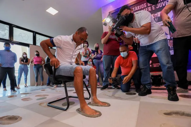 Cafu foi eternizado no Hall da Fama, onde colocou a planta dos pés e recebeu homenagens