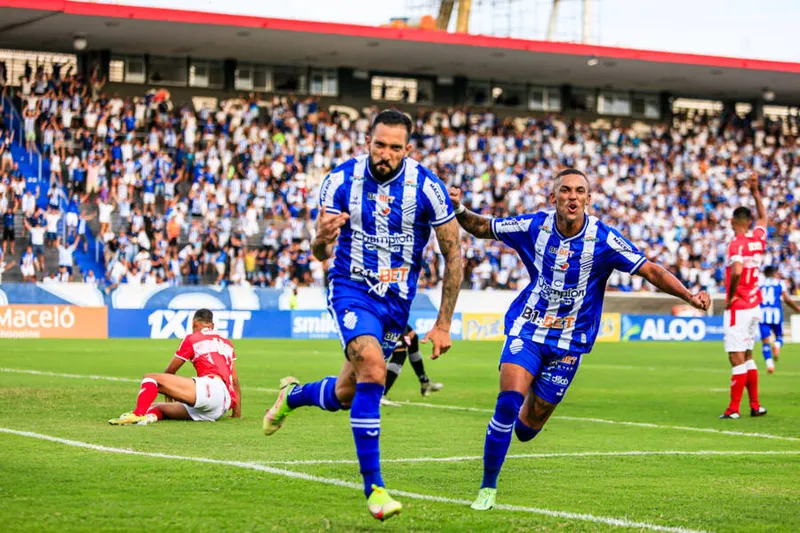 Maceió, 05 de fevereiro de 2022
Lance do jogo entre CSA e CRB, partida válida pela 3º Rodada do Campeonato Alagoano, de 2022 realizada no Estádio Rei Pelé em Maceió. Alagoas - Brasil.
Foto: Ailton Cruz