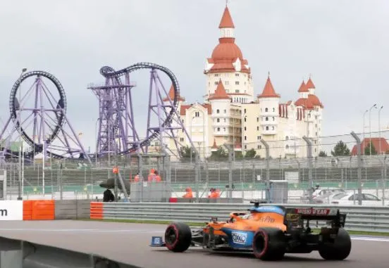 Daniel Ricciardo guia a McLaren no GP da Rússia da Fórmula 1 do ano passado