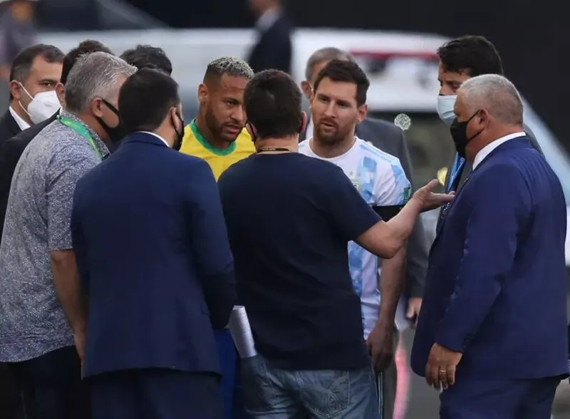 Superclássico das Américas foi interrompido após polêmica sanitária com os argentinos que entraram no Brasil