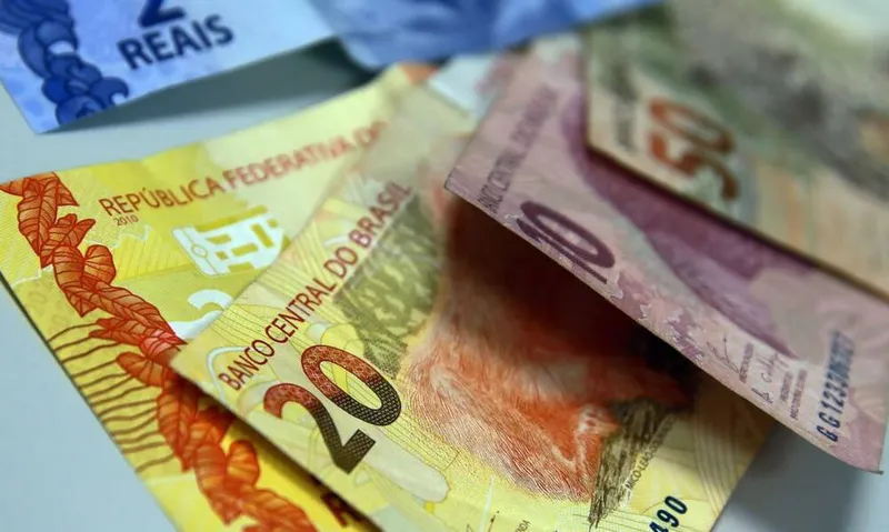 Imagem ilustrativa da imagem GOVERNO PREVÊ SALÁRIO MÍNIMO DE R$ 1.294 EM 2023