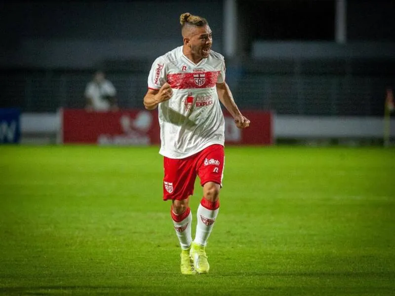 CRB agradeceu a passagem de Diego Torres pelo clube e encerrou o contrato com o jogador nesta quarta (30)