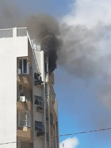 Imagem ilustrativa da imagem INCÊNDIO DESTRÓI QUARTO DE APARTAMENTO NA PONTA VERDE