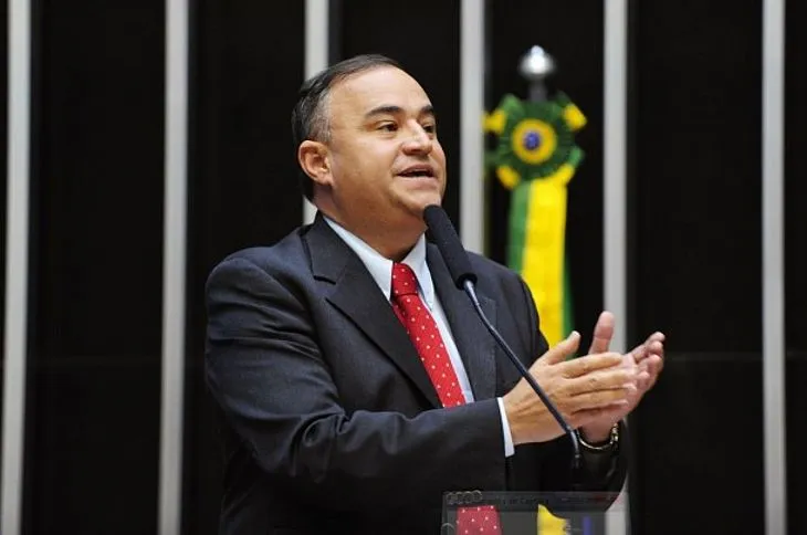 Imagem ilustrativa da imagem JOÃO CALDAS ANUNCIA QUE VAI À JUSTIÇA CONTRA LEILÃO DE ÁGUA E ESGOTO