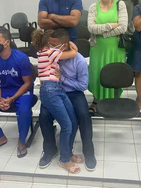 Imagem ilustrativa da imagem JÚRI INOCENTA HOMEM QUE FICOU 5 ANOS PRESO POR ESQUARTEJAMENTO