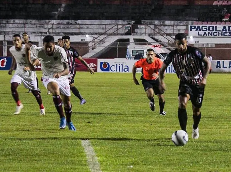 CRB e Atlético fizeram um jogo movimentado, mas quem levou a melhor foi o time baiano