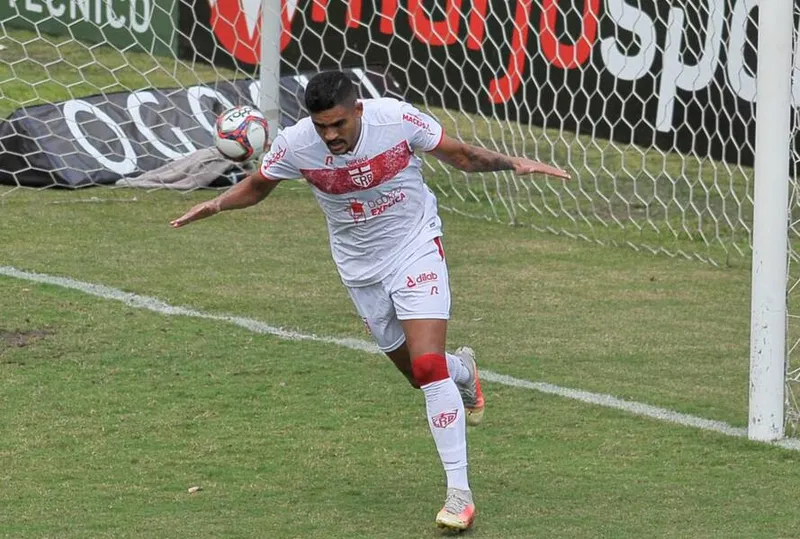 Com a camisa do CRB, Júnior Brandão marcou três gols e não teve o contrato renovado para a próxima temporada