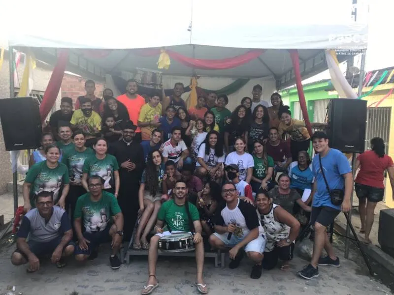 Integrantes da articulação da Juventude Salesiana, a AJS-Matriz, que realizou ação social na comunidade Dom Bosco