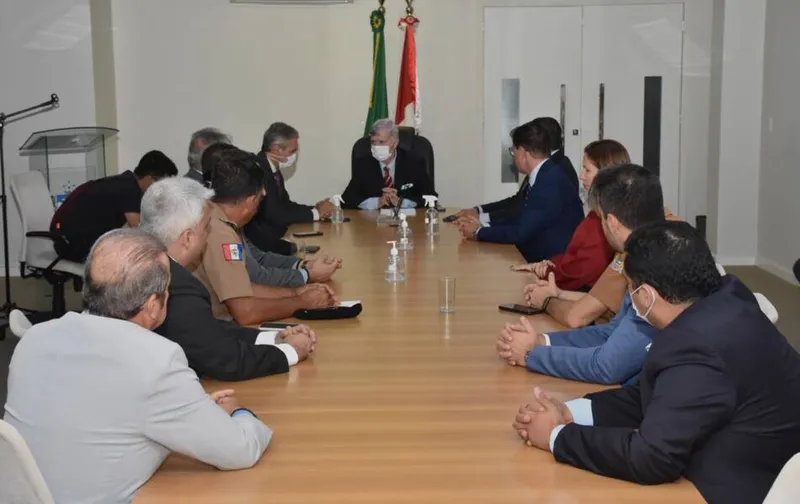 Imagem ilustrativa da imagem KLEVER LOUREIRO SE REÚNE COM INTEGRANTES DO CONSEG