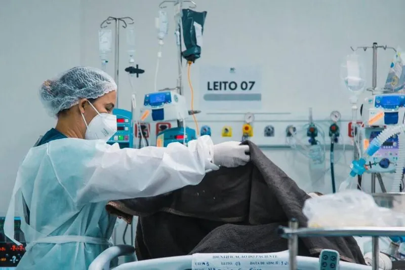 Imagem ilustrativa da imagem LEITOS DE UTI PARA PACIENTES COM COVID OU INFLUENZA ESTÃO COM 61%DE OCUPAÇÃO