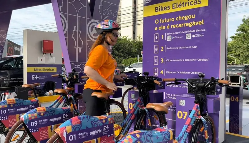 No eletroposto também haverá quatro pontos para recarga de motos, bicicletas e patinetes.