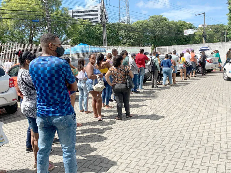 Eleitores que precisam regularizar seu cadastro eleitoral até o dia 4 estão enfrentando filas