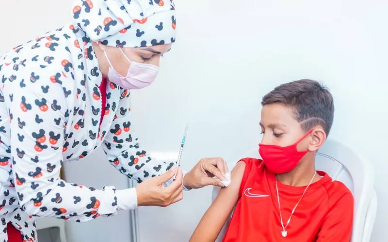 Imagem ilustrativa da imagem MINISTÉRIO DA SAÚDE ENVIA A ALAGOAS MAIS UMA REMESSA DE VACINA PFIZER PEDIÁTRICA
