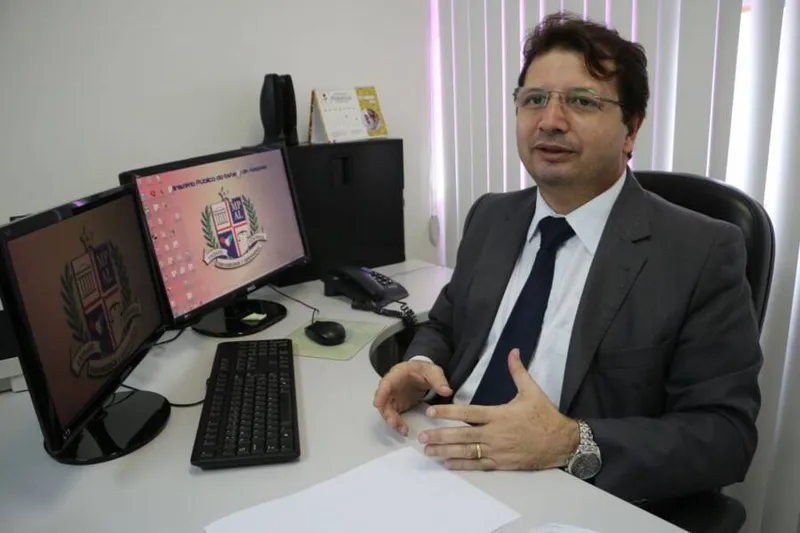 Imagem ilustrativa da imagem MPE INVESTIGA ALTOS BENEFÍCIOS COM SEGURANÇA A AUTORIDADES