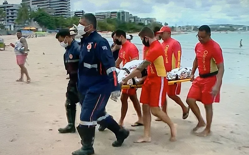 Imagem ilustrativa da imagem MULHER DE 42 ANOS MORRE AFOGADA NO MAR DA PRAIA DE PONTA VERDE