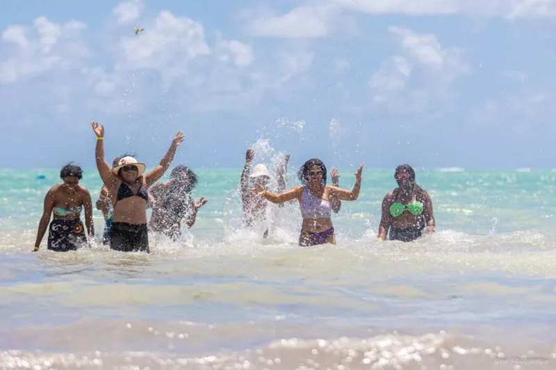 Imagem ilustrativa da imagem MULHERES QUILOMBOLAS VÃO À PRAIA PELA 1ª VEZ