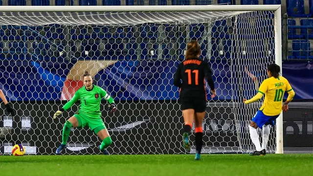 Com gol de Marta, de pênalti, Brasil empatou com a Holanda na estreia do Torneio Internacional da França: 1x1