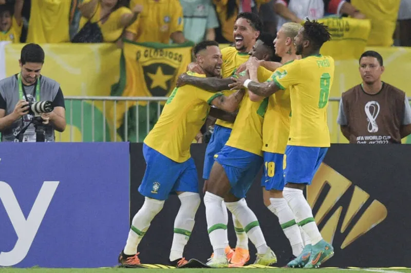 Depois de um primeiro tempo truncado, seleção deslanchou e conseguiu goleada imponente contra chilenos